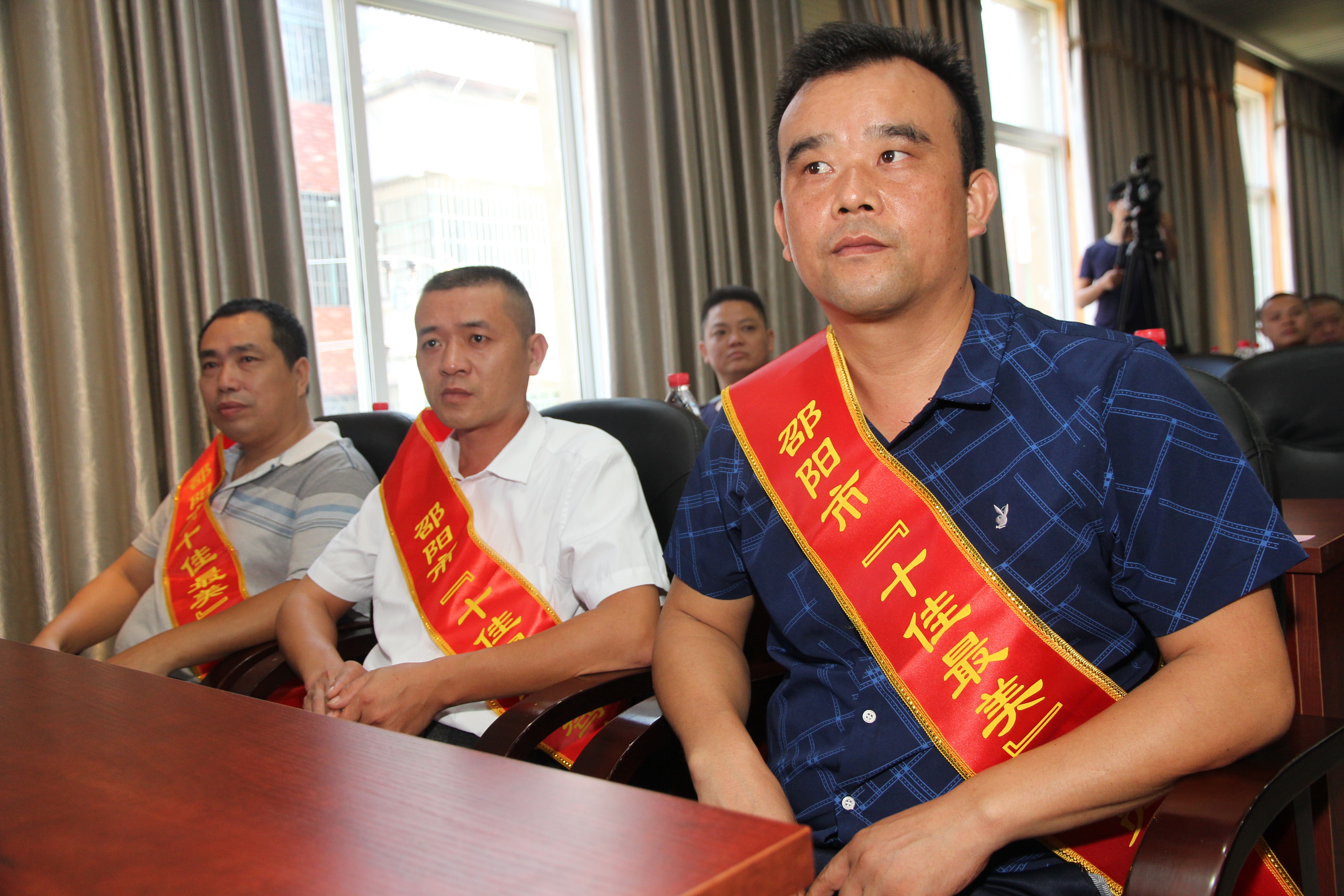 ——記市“十佳最美駕駛員” 、湘高速邵陽(yáng)分公司駕駛員劉科技 李高雄  李雙江